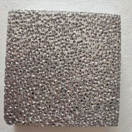 廣嘉源泡沫鋁的降噪系數(shù)超過國際標(biāo)準(zhǔn)，是目前國內(nèi)外泡沫鋁吸音材料的好產(chǎn)品。